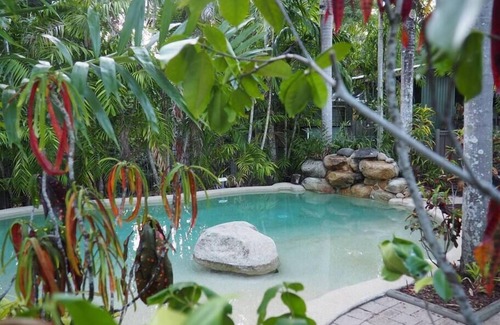 Mission Beach House | Cozy Cassawong Cottages: Pet-Friendly 1 Bed Spa Retreat