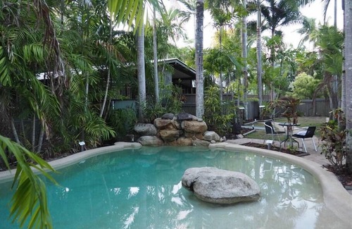 Mission Beach House | Cozy Cassawong Cottages: Pet-Friendly 1 Bed Spa Retreat