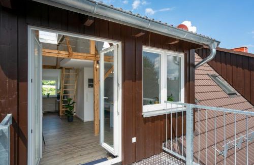 Oberzwehren Apartment | Elegant Cassel Lofts: Green Oasis with Balcony Near VW