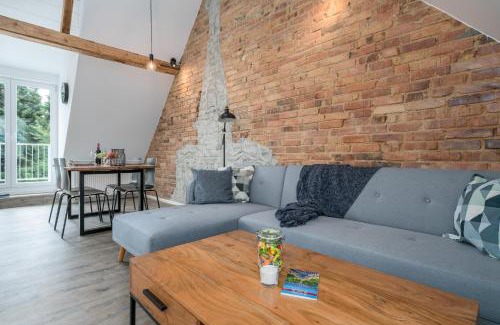Oberzwehren Apartment | Elegant Cassel Lofts: Green Oasis with Balcony Near VW