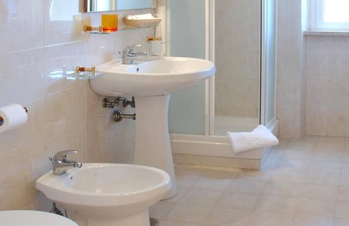 Zona LI La Storta Hotel | Relax at Cassia Hotel: Spa, Breakfast & Family-Friendly