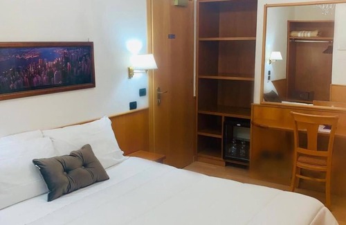 Zona LI La Storta Hotel | Relax at Cassia Hotel: Spa, Breakfast & Family-Friendly