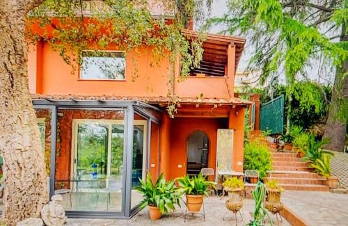 Zona LIII Tomba di Nerone Apartment | Casa Dei Leoni: Bright Open Space Surrounded by Nature