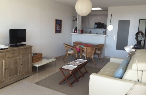 Cassis Apartment | Elegant Cassis Apartment with Ocean Views and Private Parking