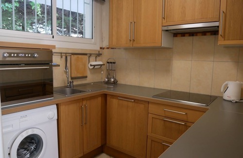 Cassis Apartment | Cozy Cassis Retreat: 4-Person Stay with Terrace & Beach Access