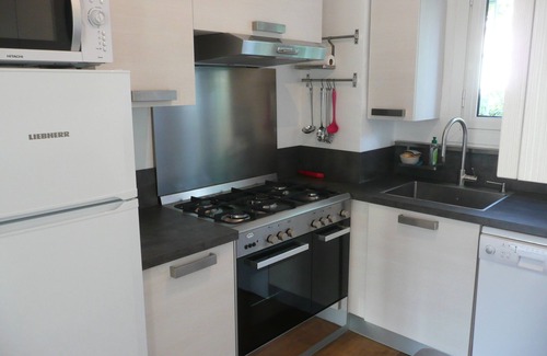 Cassis Apartment | Bright Downtown Apartment with Ocean View & Pool Access