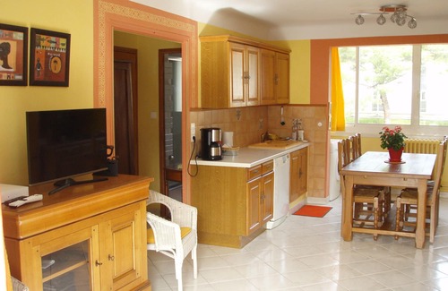 Cassis Apartment | Ocean View Retreat: Cassis T3 by the Beach & Creeks