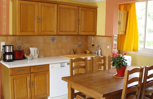 Cassis Apartment | Ocean View Retreat: Cassis T3 by the Beach & Creeks