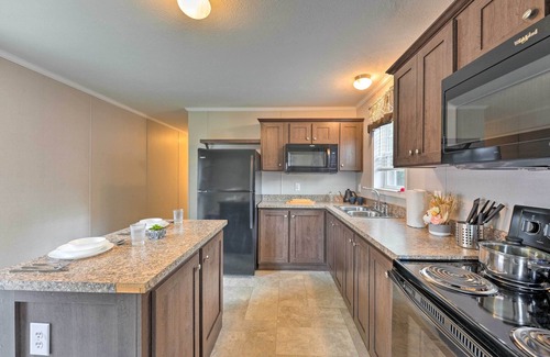 Cassopolis Cottage | Relax at Cassopolis Cabin: Boating & Fishing Paradise!