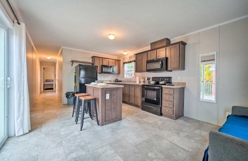 Cassopolis House | Cozy Cassopolis Cabin: Enjoy On-Site Boating and Fishing!