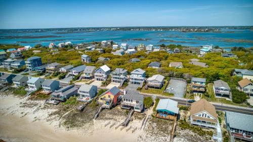 Surf City House | Relax at Cast-A-Waves: Oceanfront Home with Pool & Hot Tub