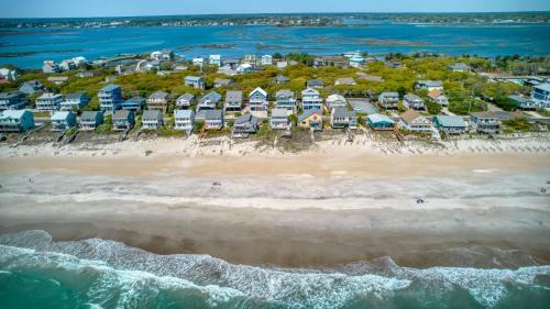 Surf City House | Relax at Cast-A-Waves: Oceanfront Home with Pool & Hot Tub