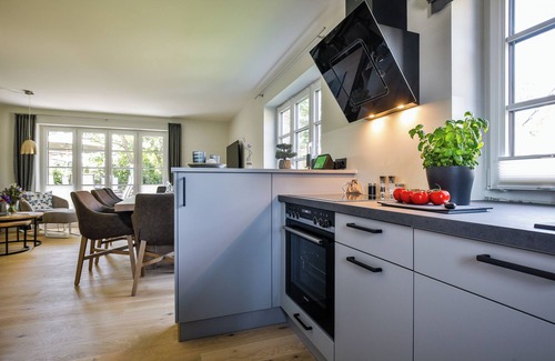 Westerland House | Relax at Dock 10: Spacious Retreat with Garden & Sauna