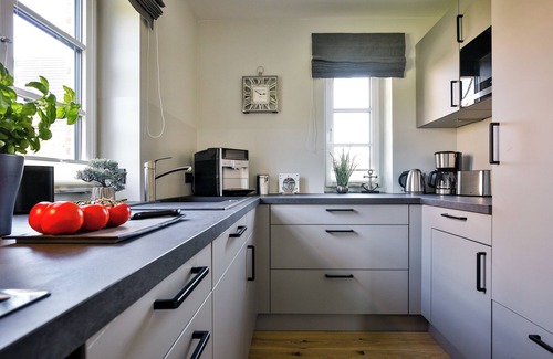 Westerland House | Relax at Dock 10: Spacious Retreat with Garden & Sauna