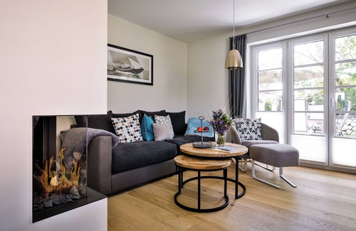 Westerland House | Relax at Dock 10: Spacious Retreat with Garden & Sauna