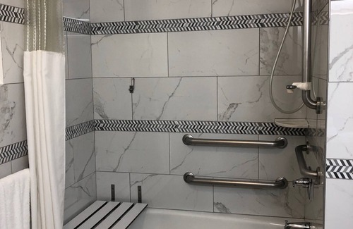 Castaic Hotel | Convenient Castaic Inn Steps from Six Flags Magic Mountain