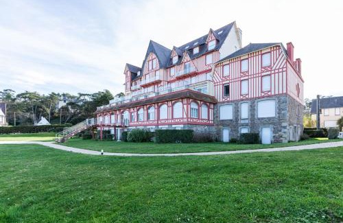 Saint-Cast-le-Guildo Apartment | Family-Friendly Getaway at Castaline with High Guest Ratings