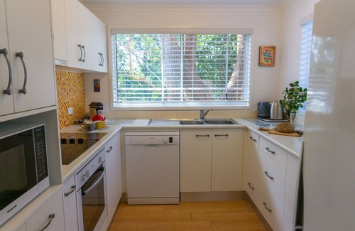 Macmasters Beach House | Beachfront Bliss at Castaway Macmasters Beach House