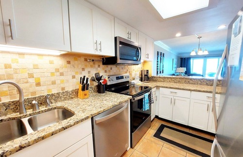 Gulf Shores Condo | Oceanfront 2 Bedroom Condo with Pool at Castaways