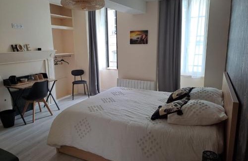 Chateaubourg Villa | Family-Friendly Comfort at CASTEL HOME with Kitchen Access