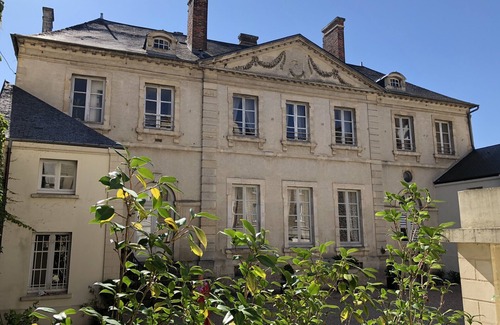 Falaise House | Experience Castel Saint-Léonard: Top-Rated B&B with Pool