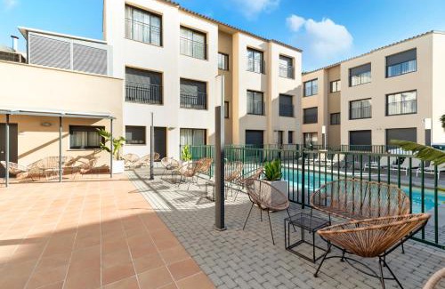 Castelldefels Apartment | Beachfront Relaxation at Castell Beach Aparthotel
