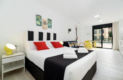 Castelldefels Apartment | Beachfront Relaxation at Castell Beach Aparthotel