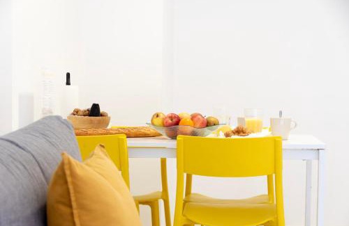 Castelldefels Apartment | Beachfront Relaxation at Castell Beach Aparthotel