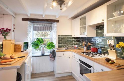 Tan-y-groes House | Castell Cwtch Llangrannog