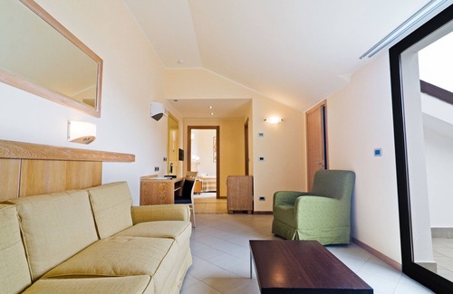Castellaro Hotel | Relax at Castellaro Golf Resort with Pool and Spa Access
