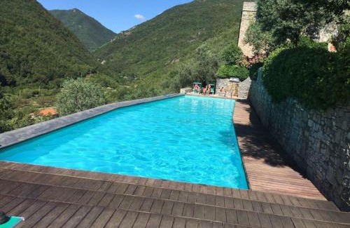 Colletta Apartment | Beautiful Castelletto with Mountain View and Pool Access