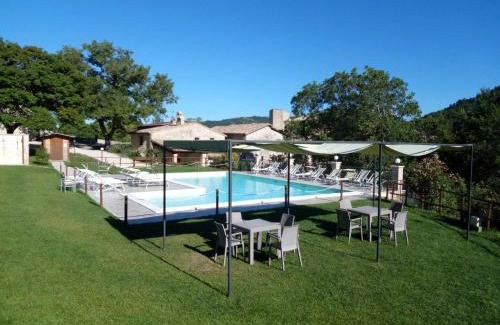 Campello sul Clitunno House | Pet-Friendly Retreat at Castello di Acera: Rated 9/10