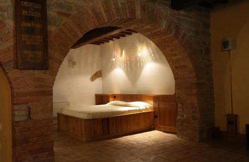 Monteluiano Hotel | Discover Castello Di Petroia: Pet-Friendly Oceanfront Retreat