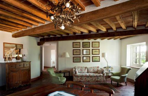 Rocca Grimalda House | Discover Castello di Rocca Grimalda: Pet-Friendly Retreat