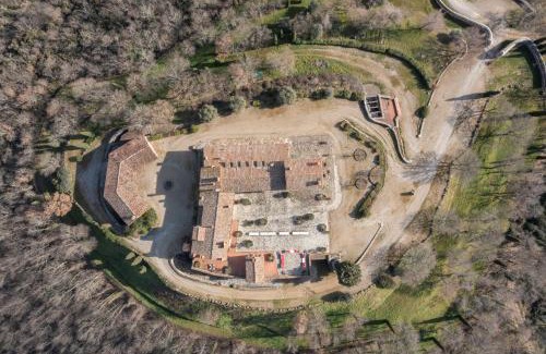 Santo Stefano A Tizzano House | Castello di Montemasso B&B