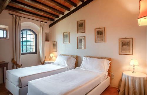 Santo Stefano A Tizzano House | Castello di Montemasso B&B