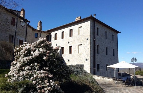 Izzalini Apartment | Escape to Castello Izzalini Todi Resort with Pool & Spa