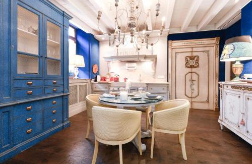 Desenzano del Garda City Centre Apartment | Elegant Castello Luxury Apartments - Dama for Family Comfort