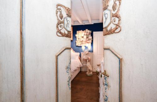 Desenzano del Garda City Centre Apartment | Elegant Castello Luxury Apartments - Dama for Family Comfort
