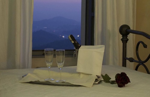 Chiaverano Hotel | Relax at Castello San Giuseppe: Pool, Spa & Family Friendly