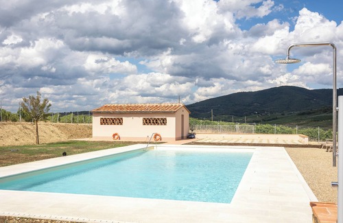Passo dei Pecorai Villa | Castello Vicchiomaggio– 4 Guests Villa with Breathtaking Chianti Views