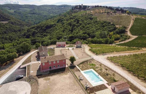 Passo dei Pecorai Villa | Castello Vicchiomaggio– 4 Guests Villa with Breathtaking Chianti Views