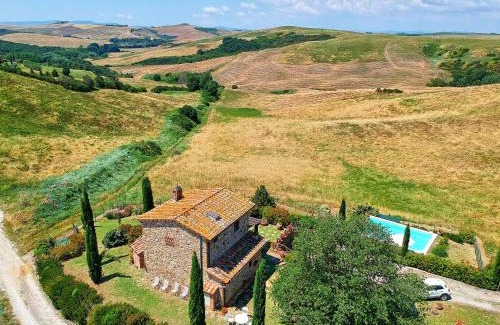 Trequanda Villa | Discover Castelmuzio by PosarelliVillas: 4-Star Family Retreat
