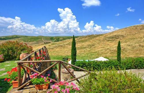 Trequanda Villa | Discover Castelmuzio by PosarelliVillas: 4-Star Family Retreat