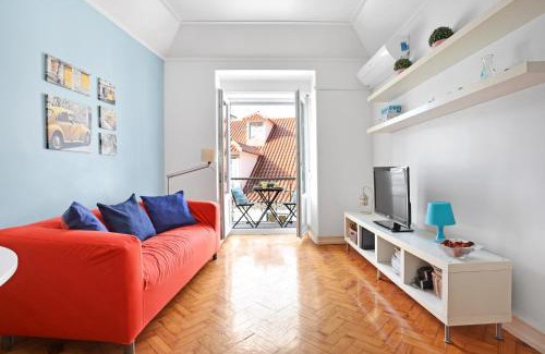 Santa Maria Maior Apartment | Castelo Apartment - Scenic Balcony View for Family Getaways