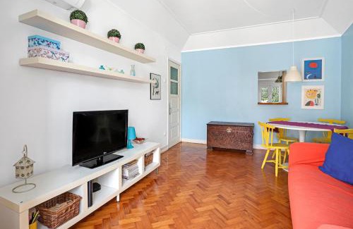 Santa Maria Maior Apartment | Castelo Apartment - Scenic Balcony View for Family Getaways