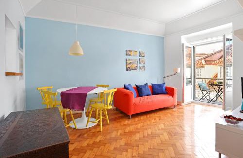 Santa Maria Maior Apartment | Castelo Apartment - Scenic Balcony View for Family Getaways