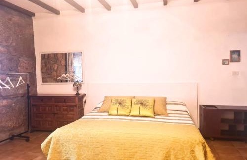 Barbadas House | Pet-Friendly Castelodobispo in Ourense with Pool Access