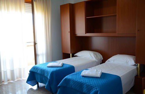 Caulonia Hotel | Relaxing Getaway at Castelvetere Hotel with Pool & Dining