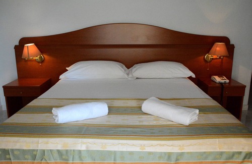 Caulonia Hotel | Relaxing Getaway at Castelvetere Hotel with Pool & Dining